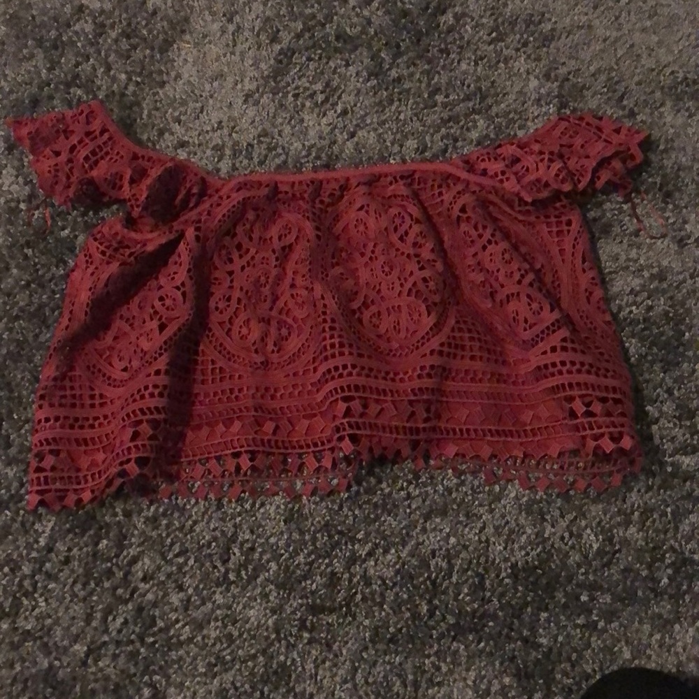 Maroon off the shoulder lace crop top!✨